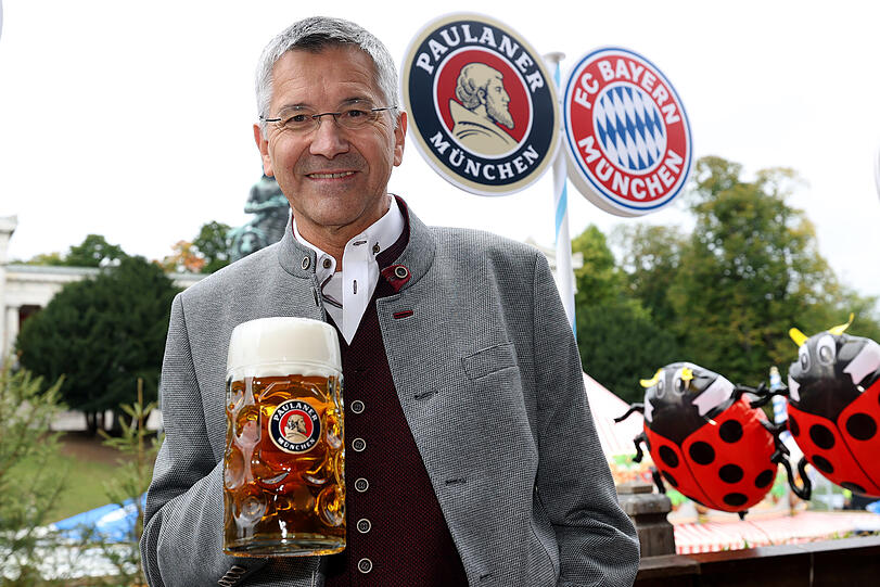 Die Bayern feiern beim traditionellen Oktoberfest-Besuch in der Käfer-Schänke.