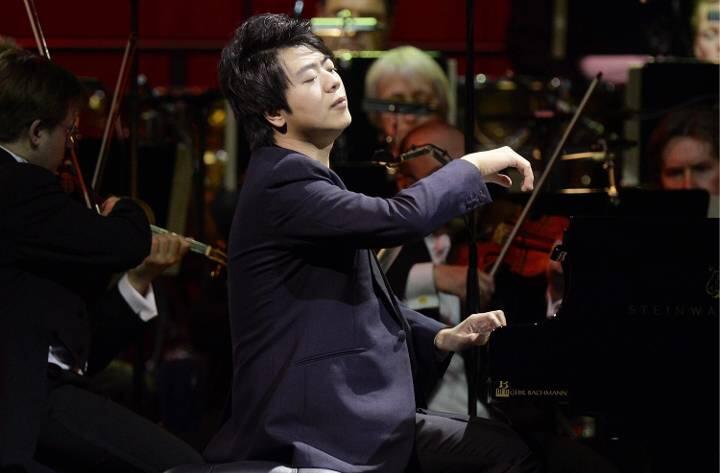 Eine &bdquo;Bravournummer&ldquo; nennt Lang Lang das Klavierkonzert Nr. 3 von Sergej Prokofjew. &bdquo;Zugleich gibt es hier viele zarte, wundervolle Momente.&ldquo; Beides trifft der Chinese gewiss unnachahmlich, wenn er am 5. Juli dieses Werk mit den Münchner Philharmonikern bei Klassik am Odeonsplatz aufführt.
