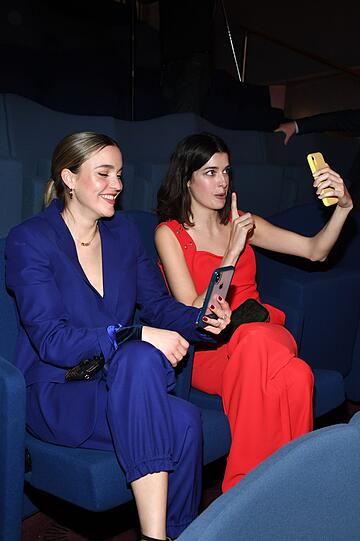 Man kennt sie auch von Instagram: Larissa Laudenberger. Hier beim "Selfie" neben Marie Nasemann.