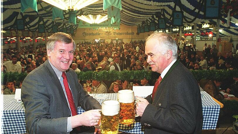 Blick zurück: Horst Seehofer (l.) und Peter Gauweiler beim Fürstenrieder Frühlingsfest im Jahr 2000. Blick zurück: Horst Seehofer (l.) und Peter Gauweiler beim Fürstenrieder Frühlingsfest im Jahr 2000.