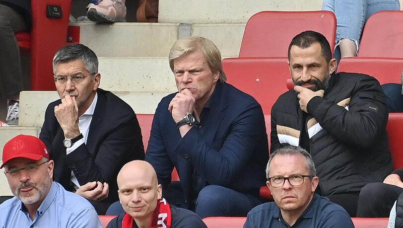 Für Oliver Kahn und Hasan Salihamidzic (re.) ist beim FC Bayern im Sommer Schluss.