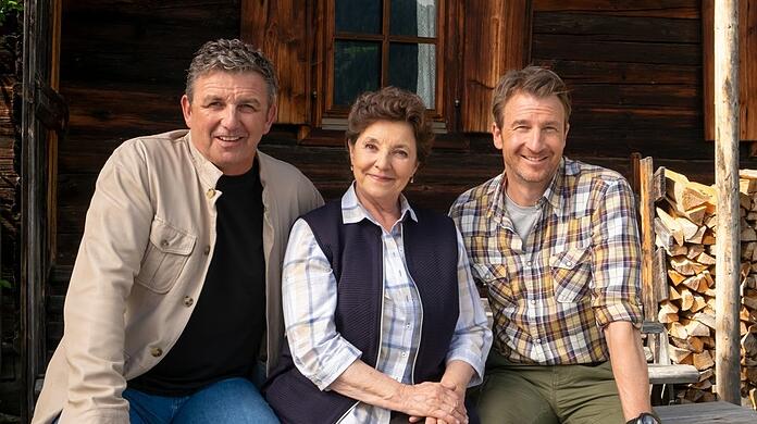 Das erfolgreiche und beliebte "Bergdoktor"-Trio: Hans Sigl als Dr. Martin Gruber (l.), Monika Baumgartner und Heiko Ruprecht.
