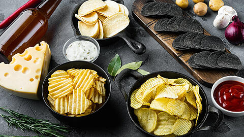 Kartoffelchips gibt es in vielen Formen, Farben und Geschmäckern, eines haben sie allerdings gemeinsam: zu lange an der Luft werden sie weich und labberig.