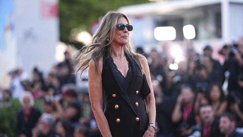 Regisseurin Kathryn Bigelow posiert für Fotografen auf dem roten Teppich für den Film „A House of Dynamite““ während der 82. Ausgabe der Filmfestspiele von Venedig. Regisseurin Kathryn Bigelow posiert für Fotografen auf dem roten Teppich für den Film „A House of Dynamite““ während der 82. Ausgabe der Filmfestspiele von Venedig.
