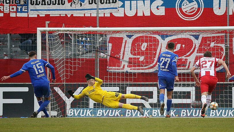 Hachings Christoph Greger erzielt das zwischenzeitliche 1:1. Hachings Christoph Greger erzielt das zwischenzeitliche 1:1.
