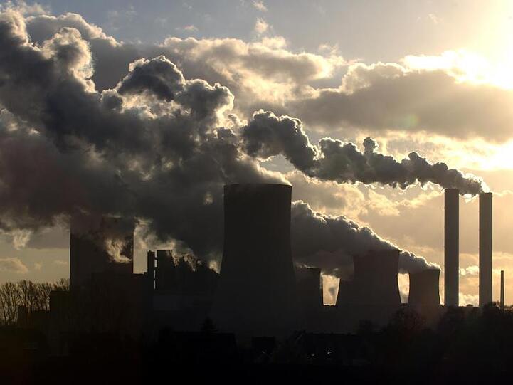Branchenverbände kritisieren die Beschlüsse des Klimakabinetts als unausgewogen, ineffektiv und schädlich für den Standort Deutschland.