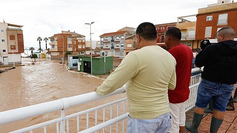 Starker Regen hat in Südostspanien zu Überschwemmungen geführt.