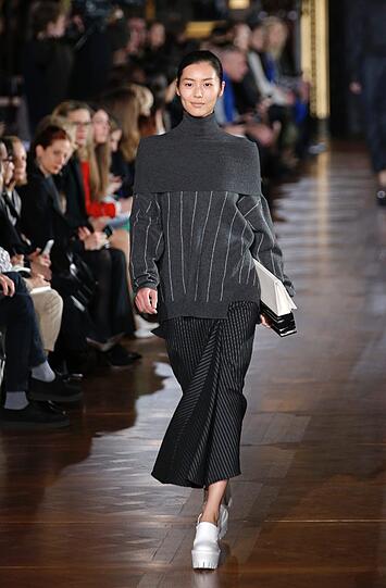 Stella McCartneys neue Winterkollektion ist eine Hommage an das klassische britische Design und präsentiert sich durchaus alltagstauglich