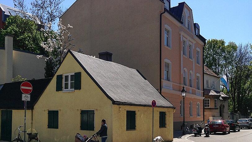 Typisch sind hier die alten , hübschen Häuser - gern mit gelber Fassade. Typisch sind hier die alten , hübschen Häuser - gern mit gelber Fassade.