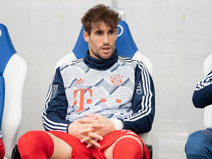 Münchens Javi Martinez sitzt vor dem Spiel auf der Auswechselbank. Foto: Tom Weller/dpa/Archivbild