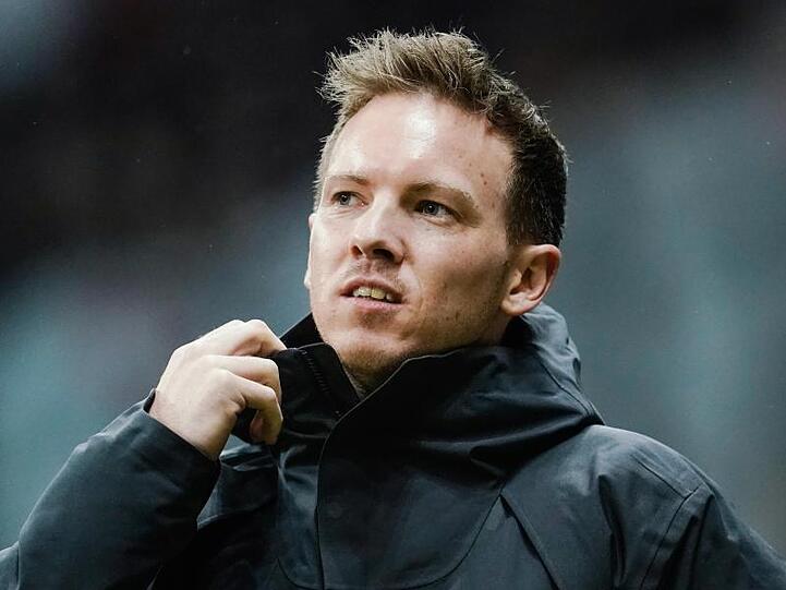 Leipzigs Trainer Julian Nagelsmann kommt zu Spielbeginn ins Stadion. Foto: Uwe Anspach/dpa