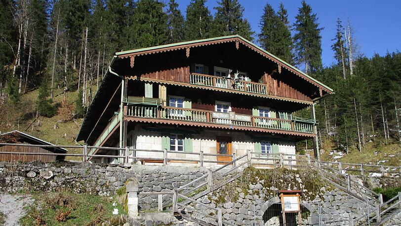 Die Bayerischen Staatsforsten wollen das historische Forsthaus Valepp als Gaststätte wiederbeleben. Die Bayerischen Staatsforsten wollen das historische Forsthaus Valepp als Gaststätte wiederbeleben.