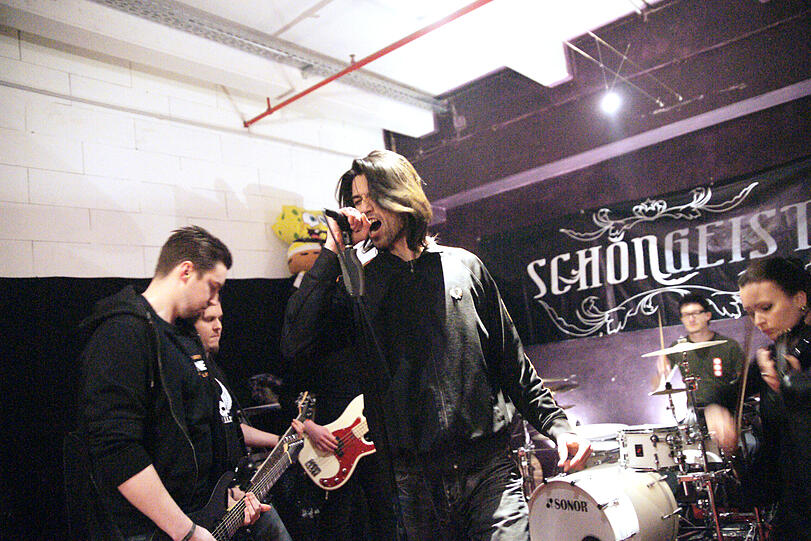 Band Schöngeist mit Timur Karakus am Mikro in Übungsraum im Übungsraum-Komplex maX-es an der Landsberger Straße.