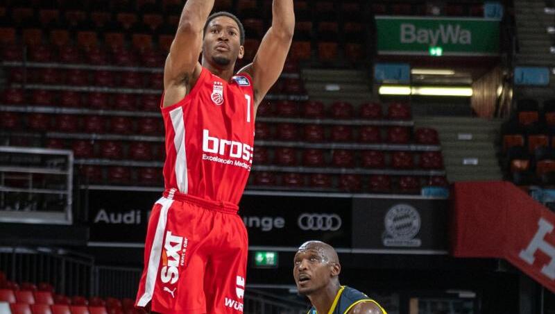 Kameron Taylor (l) von Bamberg und Rickey Paulding von Oldenburg in Aktion. Foto: Tilo Wiedensohler/camera4/BBL/POOL/dpa Kameron Taylor (l) von Bamberg und Rickey Paulding von Oldenburg in Aktion. Foto: Tilo Wiedensohler/camera4/BBL/POOL/dpa