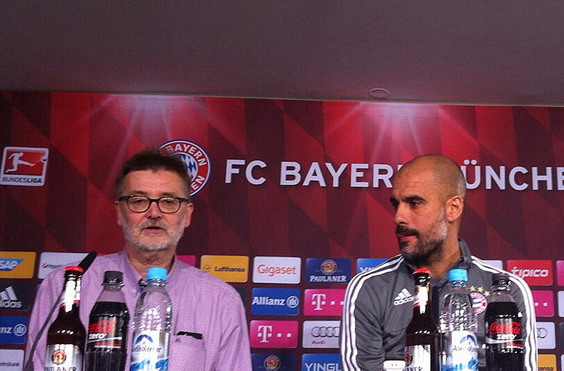 Mediendirektor Markus Hörwicks Stellvertreter Hans-Peter Renner und Bayern-Coach Pep Guardiola bei der Pressekonferenz am Freitag.