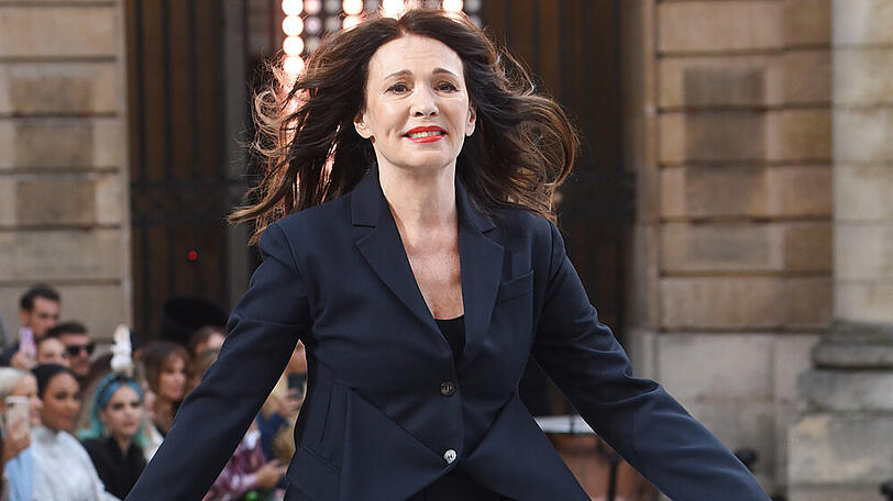 Paris Fashion Week: Iris Berben auf dem Laufsteg