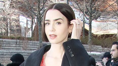 Lily Collins hat ihren Ring zur&uuml;ckbekommen.