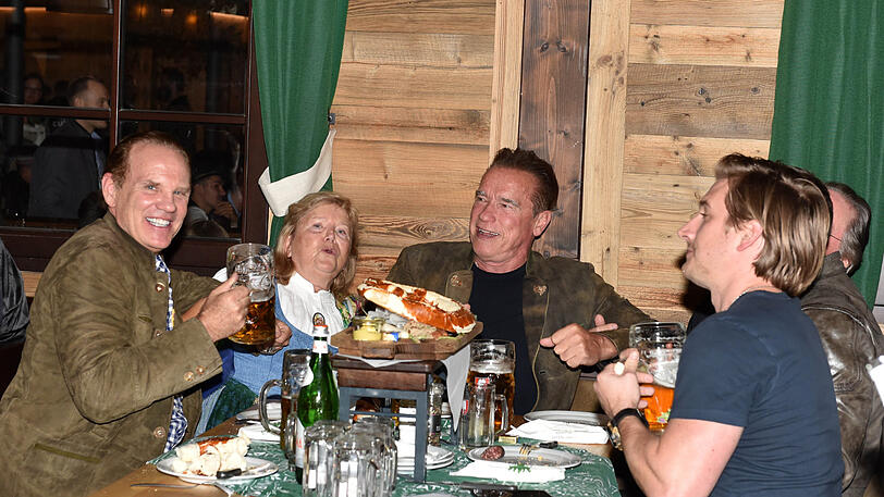 ...bei Brotzeitplatte und Bier.