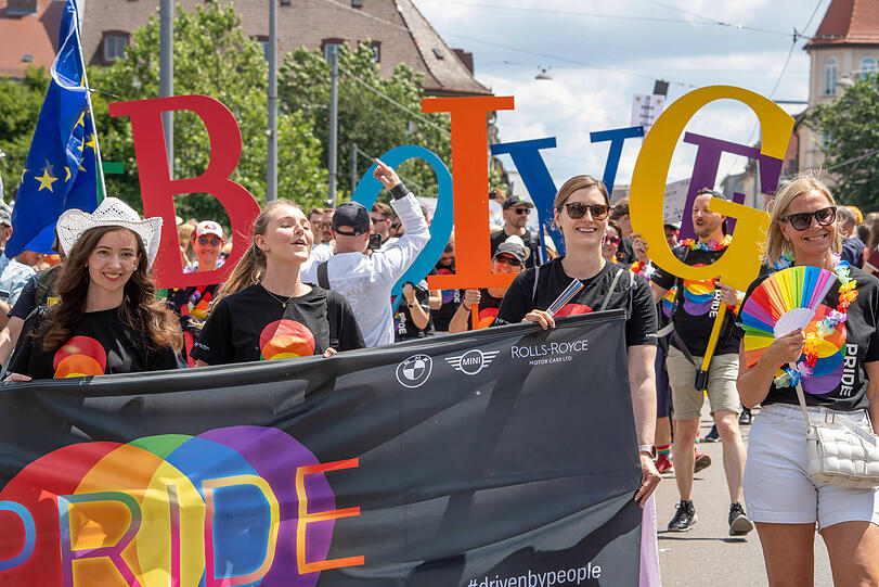Gute Laune bei den Parade-Teilnehmern.