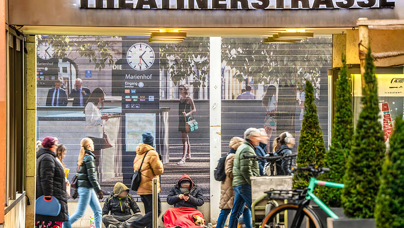 Auf das dichte soziale Netz in München sind viele im Rathaus stolz. Doch nun diskutiert der Stadtrat über Kürzungen.