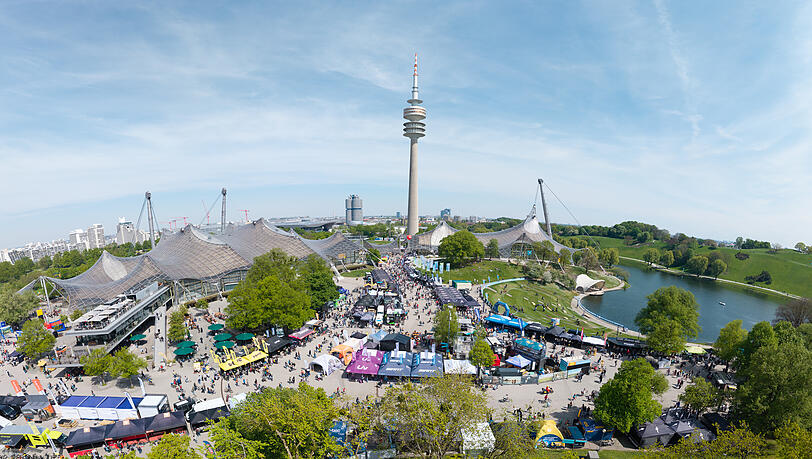 Blick auf das Eventgel&auml;nde: Auch kulinarisch warten z.B. Weinverkostungen und Streetfoodst&auml;nde auf die Besucherinnen und Besucher.