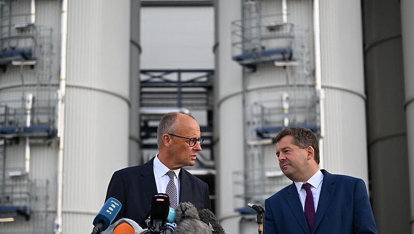 Zum zweiten Mal innerhalb von vier Tagen sind CDU-Chef und Spitzenkandidat zusammen in Sachsen-Anhalt unterwegs. Zum zweiten Mal innerhalb von vier Tagen sind CDU-Chef und Spitzenkandidat zusammen in Sachsen-Anhalt unterwegs.