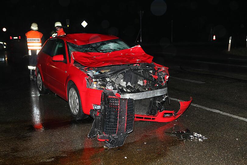 Die beiden Reiterinnen übersahen den Audi und wurden von ihm erfasst. Die Bilder von dem schrecklichen Unfall.