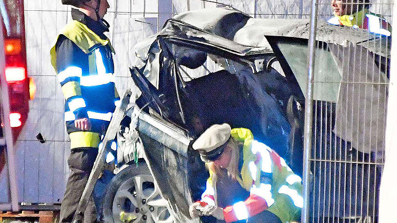 Noch in der Nacht nahmen die Unfallermittler ihre Arbeit auf.