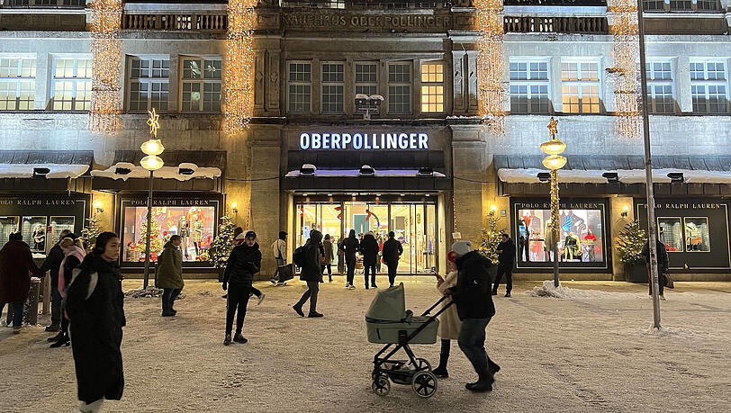 Das Nobelkaufhaus Oberpollinger in der Münchner Fußgängerzone gehörte zu Benkos Signa. Die Handelskette ist bereits verkauft. Das Nobelkaufhaus Oberpollinger in der Münchner Fußgängerzone gehörte zu Benkos Signa. Die Handelskette ist bereits verkauft.
