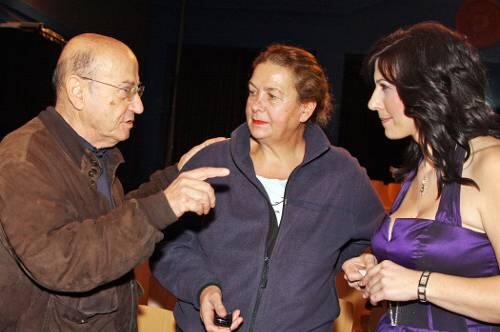 Griechisches Gipfeltreffen im Festsaal des Nürnberger Künstlerhauses: Theo Angelopoulos, seine Frau Fibi-Georgia Ikonomopoulou-Mpourdakou und die Filmtage-Leiterin Irini Pappa (v.l.).