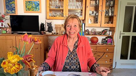 Engagiert wie eh und je: Daheim bei Gerti, die auch mit stolzen 79 Jahren zum Beispiel noch Schach-Unterricht gibt und eine Wandergruppe leitet.