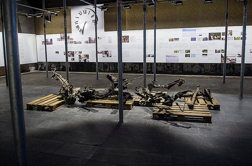 Zum Gedenken wurde eine Ausstellung zu den Anschlägen eröffnet.