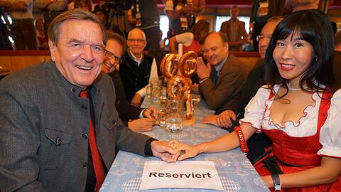 Gerhard Schröder mit seiner Frau Soyeon Schröder-Kim