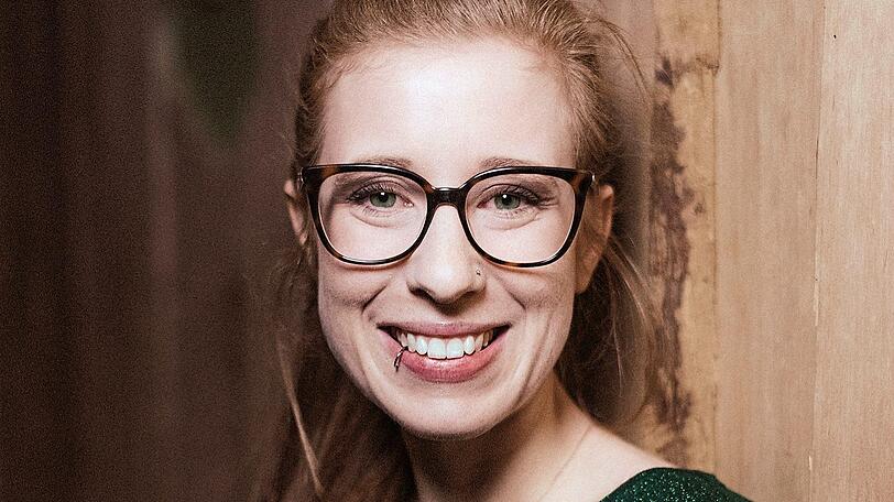 Spricht und singt gern bairisch: Sara Brandhuber.