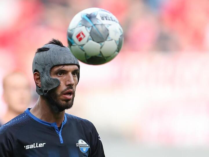 Paderborns Kapitän Klaus Gjasula hofft weiter auf den ersten Bundesliga-Sieg in dieser Saison.