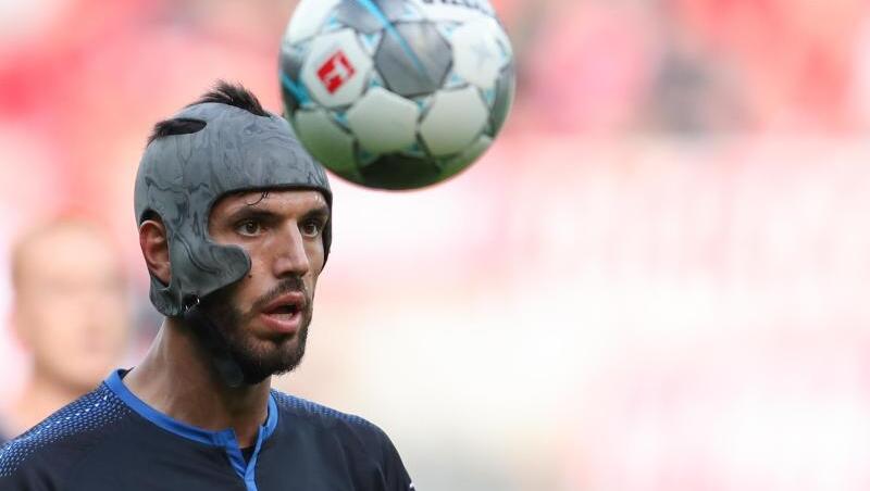 Paderborns Kapitän Klaus Gjasula hofft weiter auf den ersten Bundesliga-Sieg in dieser Saison. Paderborns Kapitän Klaus Gjasula hofft weiter auf den ersten Bundesliga-Sieg in dieser Saison.
