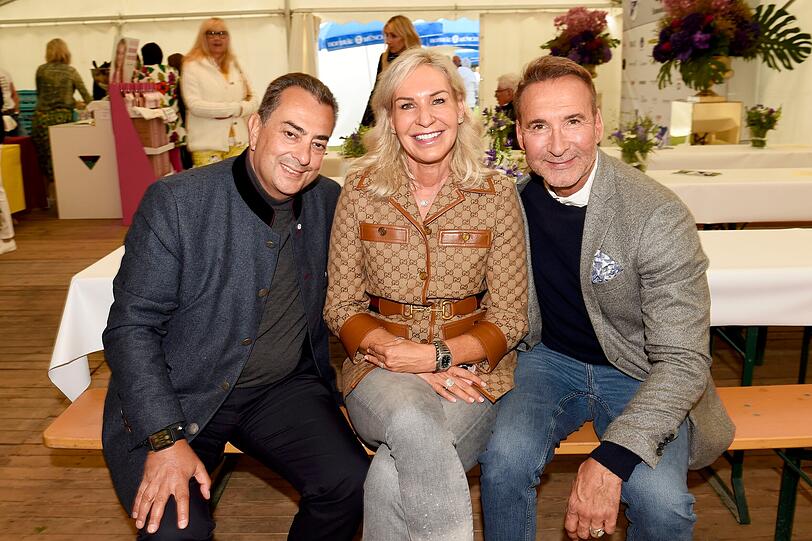 Saskia Greipl mit Ehemann Stavros Kostantinidis (l.) und Jochen Bendel.