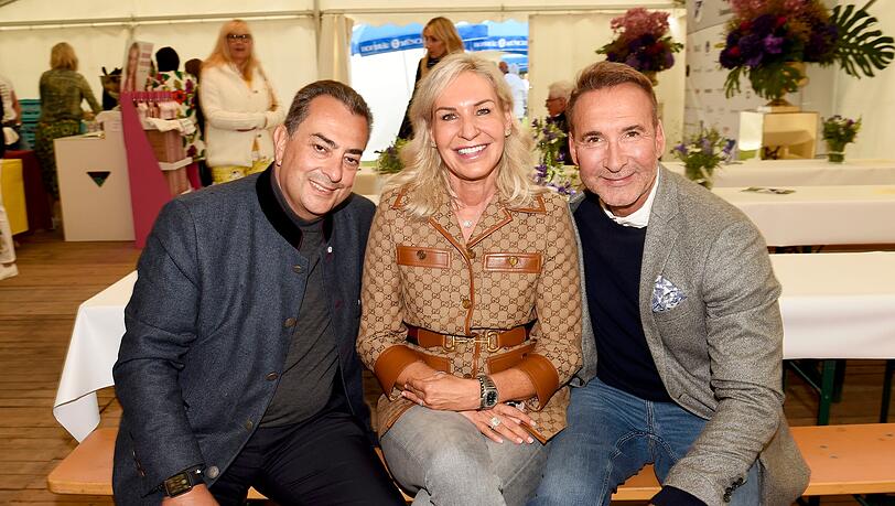 Saskia Greipl mit Ehemann Stavros Kostantinidis (l.) und Jochen Bendel.