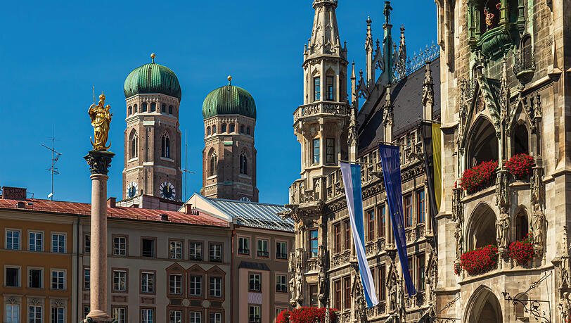 Am Münchner Rathaus hängt auch die Europa-Flagge. Denn viele dort finden: Die Stadt profitiert von der EU.