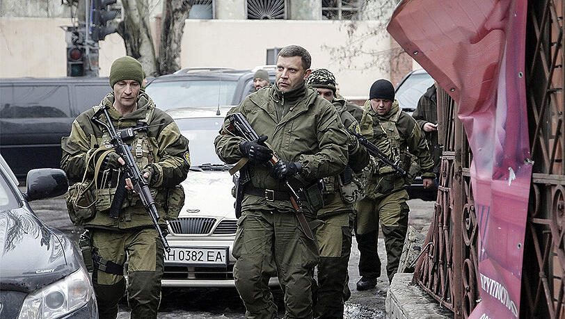 Separatistenführer Alexander Sachartschenko (M.) in Donezk. Separatistenführer Alexander Sachartschenko (M.) in Donezk.