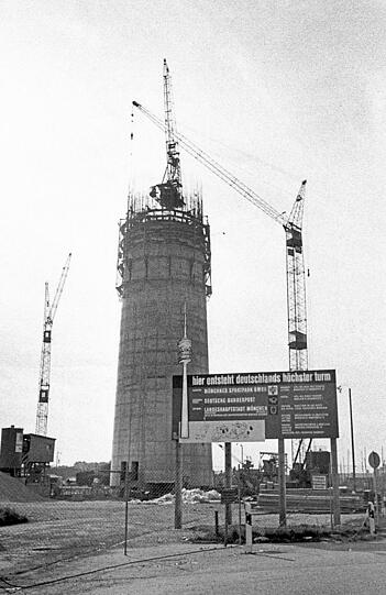 1965: Hier wächst Deutschlands (kurzzeitig) höchster Turm gen Himmel - noch steht gerade einmal der Stumpf. Aber es wird langsam.
