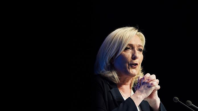 Marine Le Pen, Vorsitzende der rechtsextremen Partei Rassemblement National (RN), bei einer Wahlkampfveranstaltung.