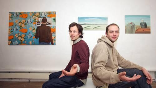 Angebot zum Kennenlernen: Lászlo Hatházi (links seine Bilder) und Levente Szücs (rechts mit seinen) in ihrer Ausstellung. Angebot zum Kennenlernen: Lászlo Hatházi (links seine Bilder) und Levente Szücs (rechts mit seinen) in ihrer Ausstellung.