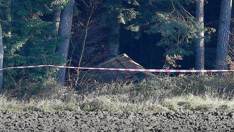 In einem Waldstück zwischen Kienberg und Schnaitsee sollen menschliche Leichenteile gefunden worden sein. Die Polizei ermittelt. Die Bilder.