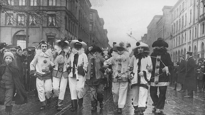 Faschingstreiben 1910, hier auf der Maximilianstraße.