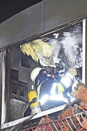Bei dem Brand wurden drei Menschen verletzt.