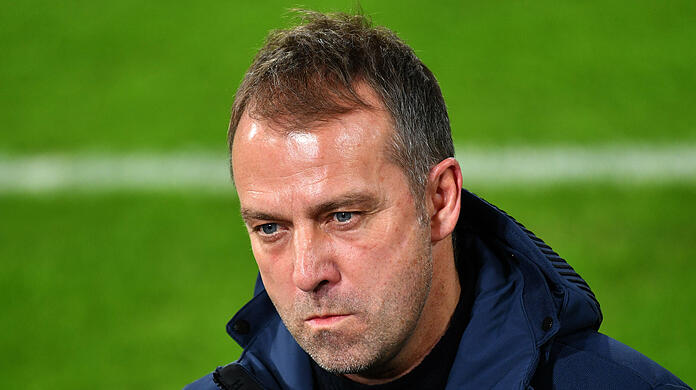 Bayern-Trainer Hansi Flick kann mit seiner Mannschaft den sechsten Titel der Saison holen.