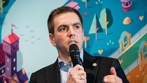 Philipp Lahm schließt eine Fußball-Europameisterschaft mit Deutschland als einzigem Gastgeber in diesem Sommer aus.