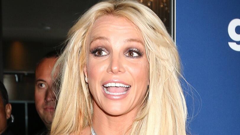 Britney Spears stellt auf Instagram ihren neuen Welpen vor.