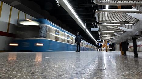 Bislang fahren U-Bahnen in München am Wochenende nur bis kurz nach zwei Uhr. Das könnte sich ändern.